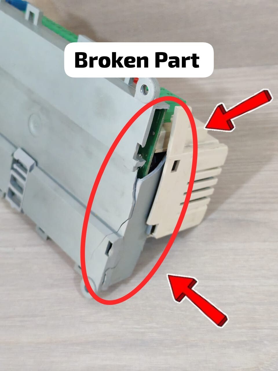 Siemens RXC32.1 SIEMENS RXC32.1 ROOM CONTROLLER - WITH BROKEN FRAME 8
