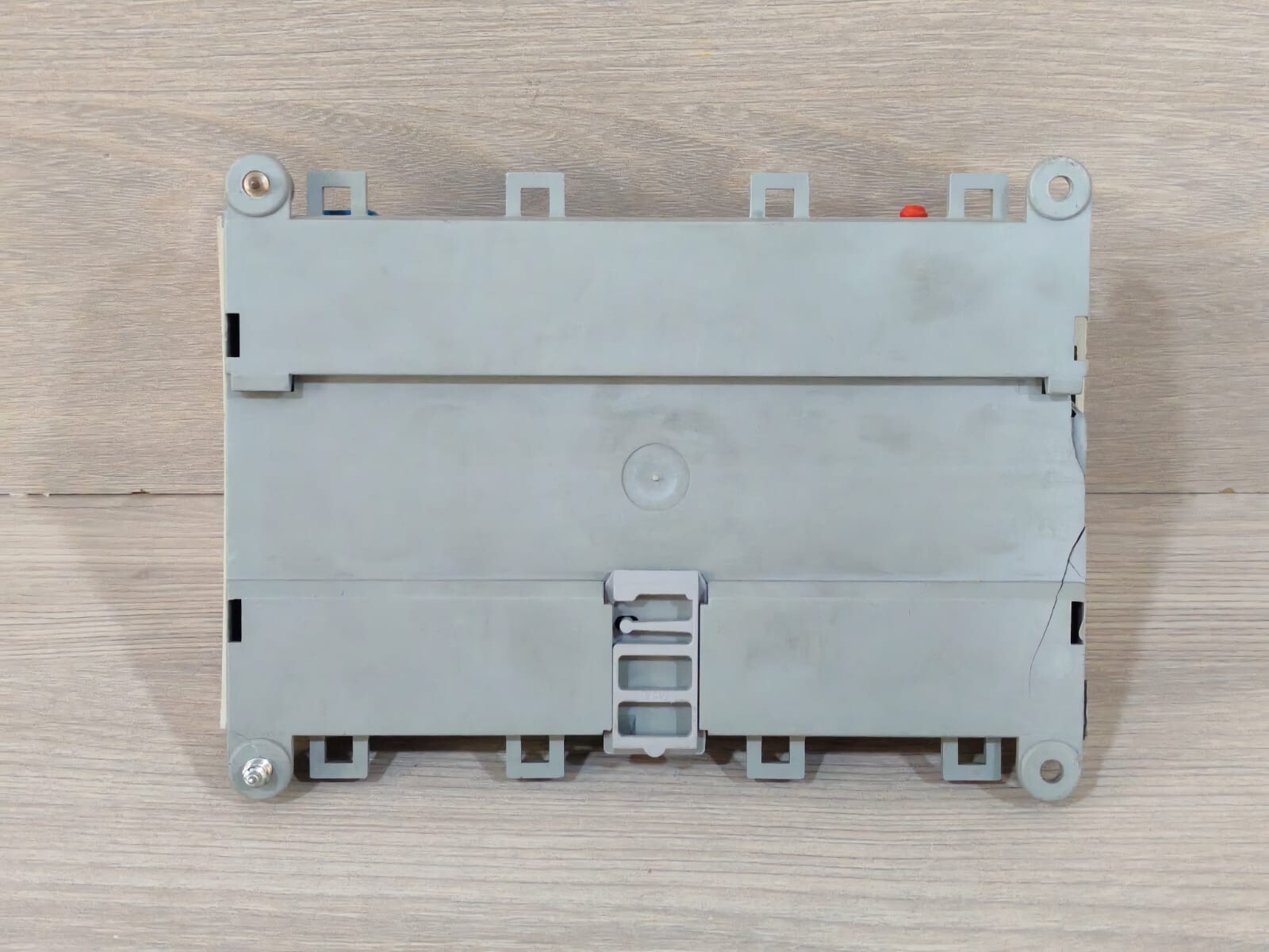 Siemens RXC32.1 SIEMENS RXC32.1 ROOM CONTROLLER - WITH BROKEN FRAME 10