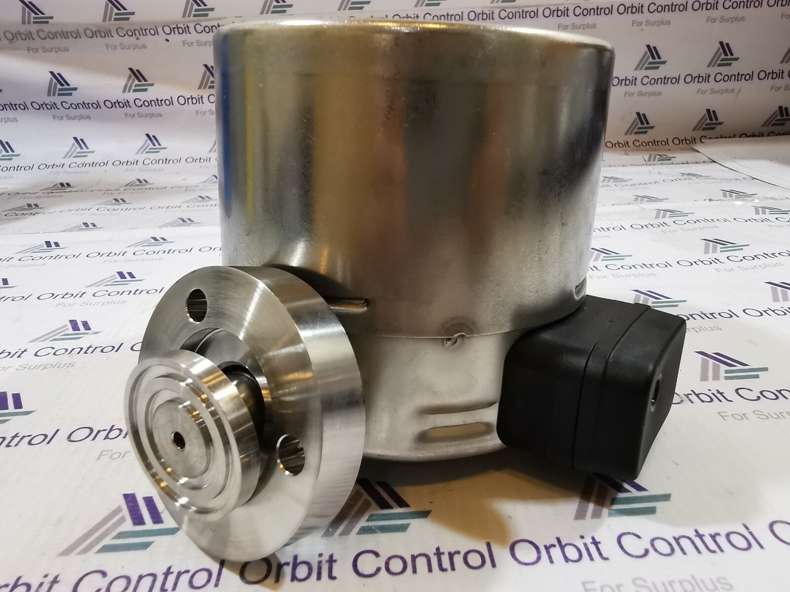 WIKA 233.52.100 WIKA 233.52.100-1/9 BAR FLANGE D34 821.2.2.1 PRESSURE & TEMP.MEASUREMENT 9