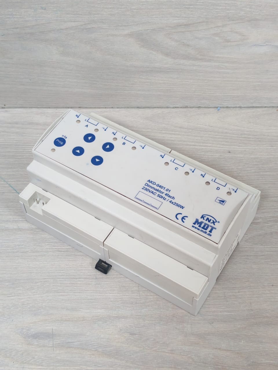 MDT AKD-0401.01 MDT KNX AKD-0401.01 DIMMAKTOR 4FACH 230VAC 50Hz/4X250W 4