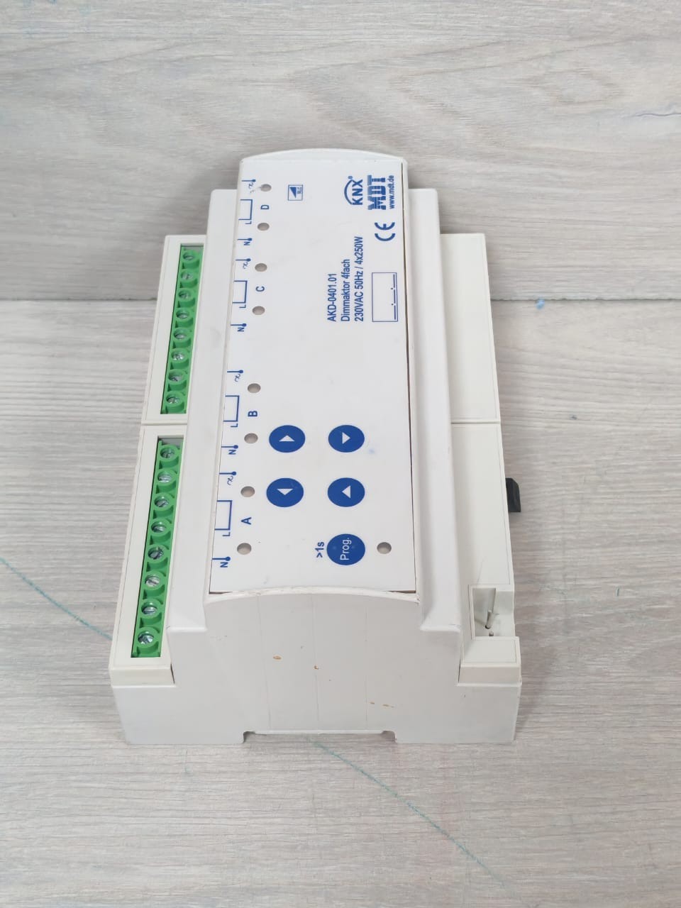 MDT AKD-0401.01 MDT KNX AKD-0401.01 DIMMAKTOR 4FACH 230VAC 50Hz/4X250W 6