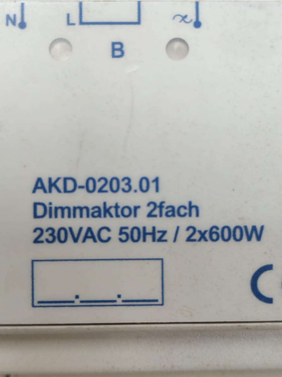 mdt AKD-0203.01 MDT KNX AKD-0203.01 DIMMAKTOR 2FACH 230VAC 50Hz/2X600W 2