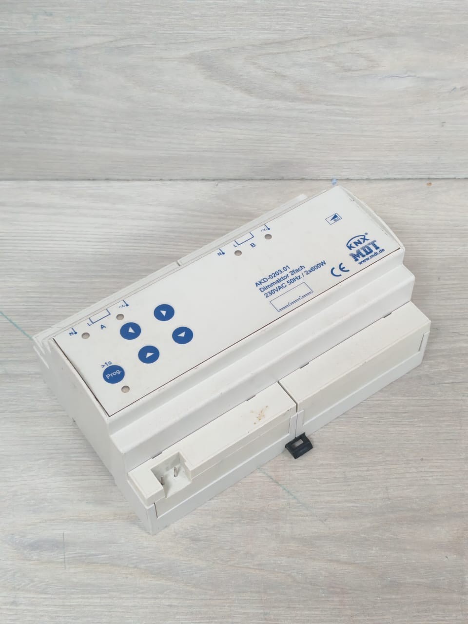 mdt AKD-0203.01 MDT KNX AKD-0203.01 DIMMAKTOR 2FACH 230VAC 50Hz/2X600W 3