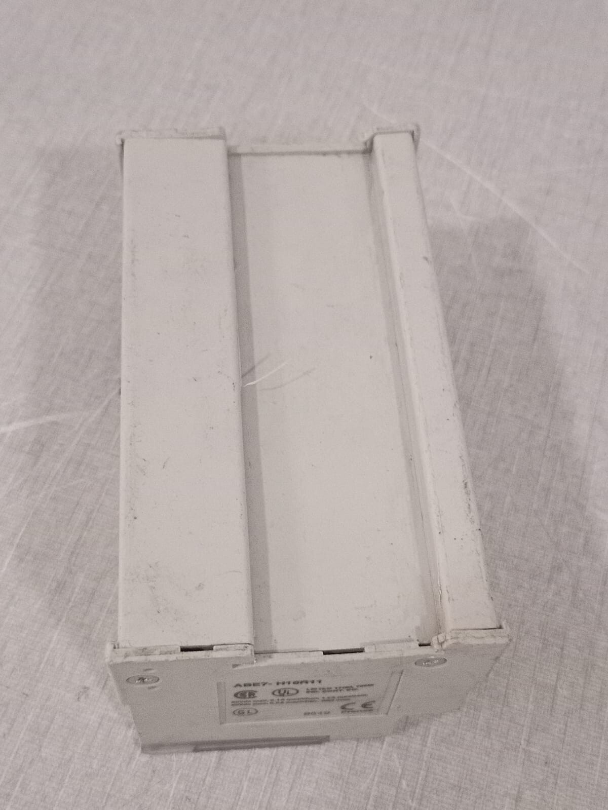 Telemecanique ABE7-H16R11 Telemecanique ABE7-H16R11 Relay Block Module 4