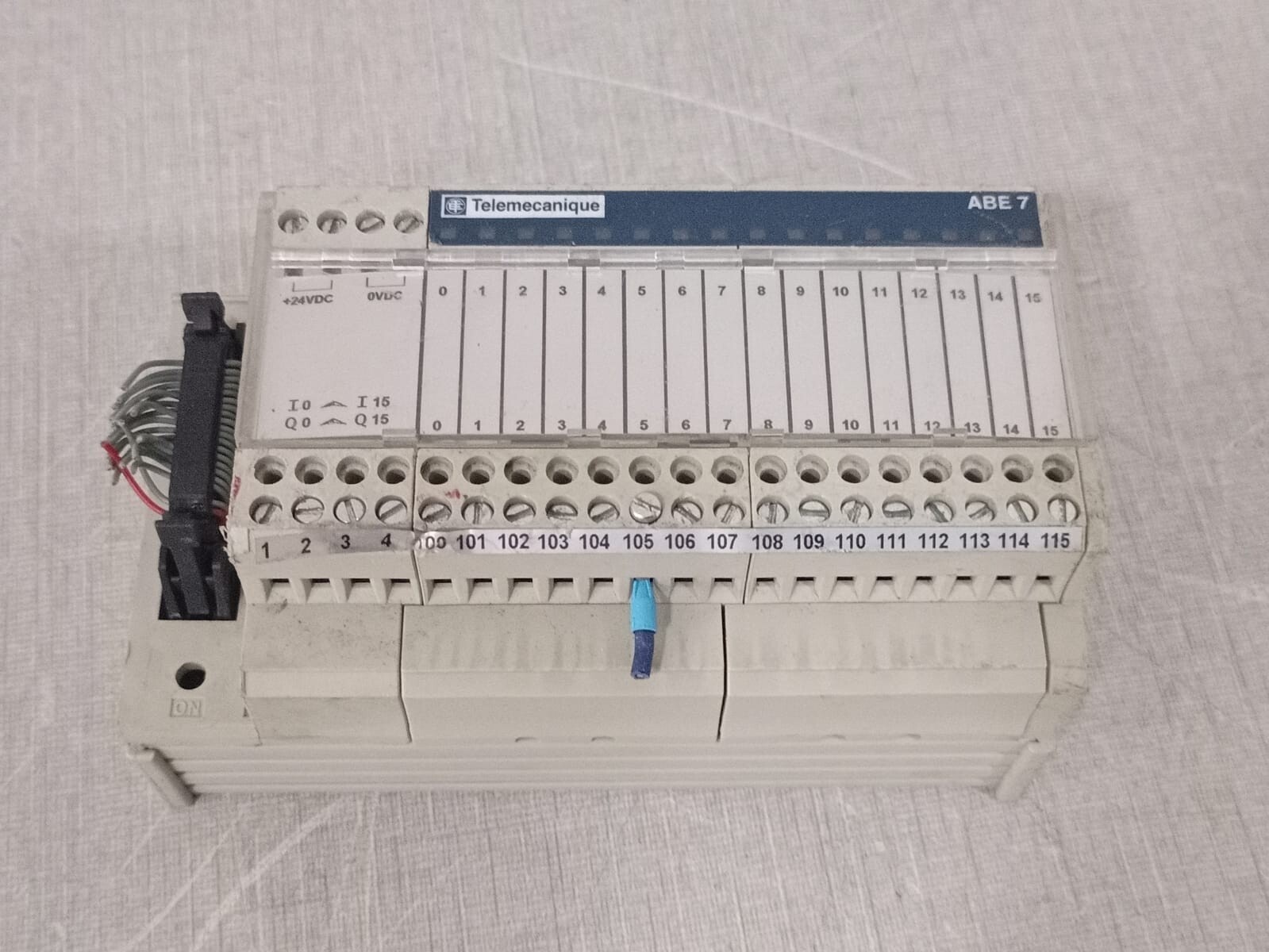 Telemecanique ABE7-H16R11 Relay Block Module