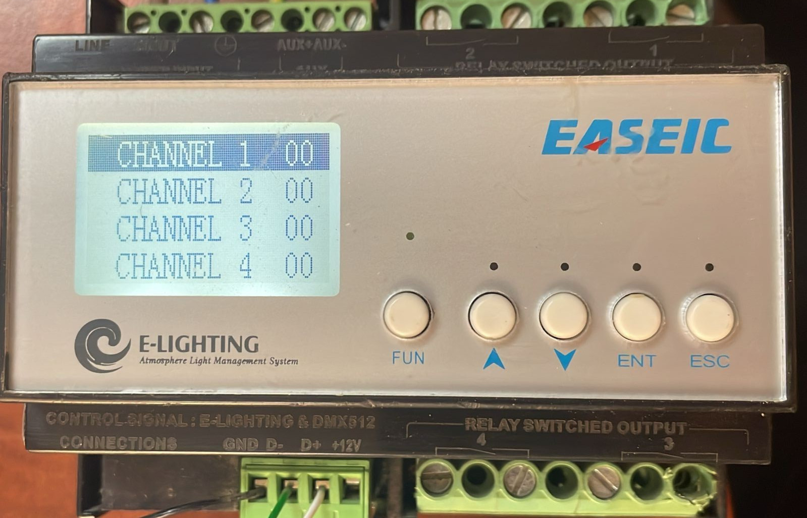 EASEIC E-LIGHTING 550820 (SLAVE) EASEIC E-LIGHTING DRC820F 8 Channel Relay Switched Output Unit 550820 (SLAVE) 2
