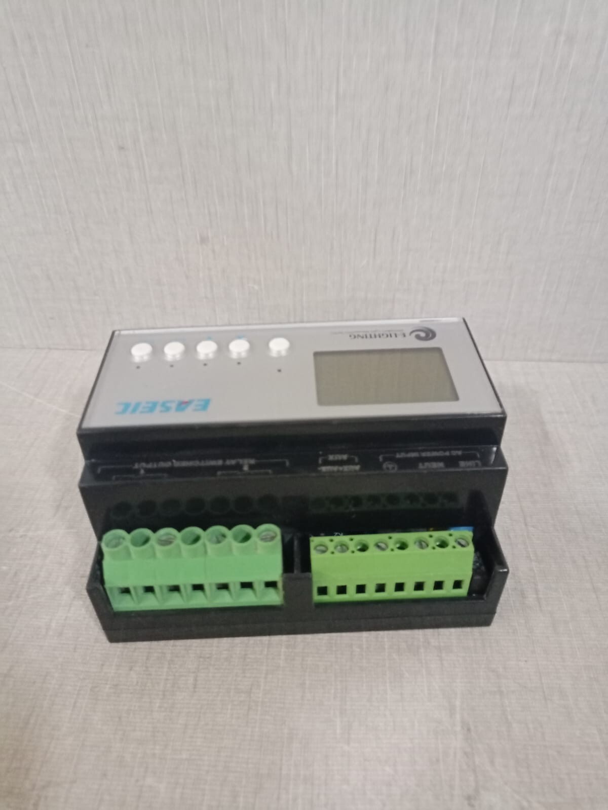 EASEIC E-LIGHTING 550820 (SLAVE) EASEIC E-LIGHTING DRC820F 8 Channel Relay Switched Output Unit 550820 (SLAVE) 5
