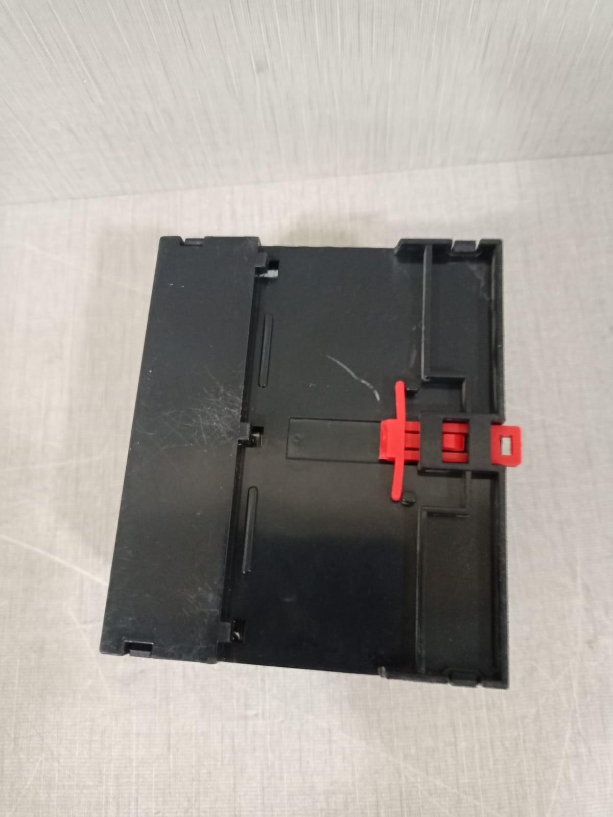 EASEIC E-LIGHTING 550820 (SLAVE) EASEIC E-LIGHTING DRC820F 8 Channel Relay Switched Output Unit 550820 (SLAVE) 7