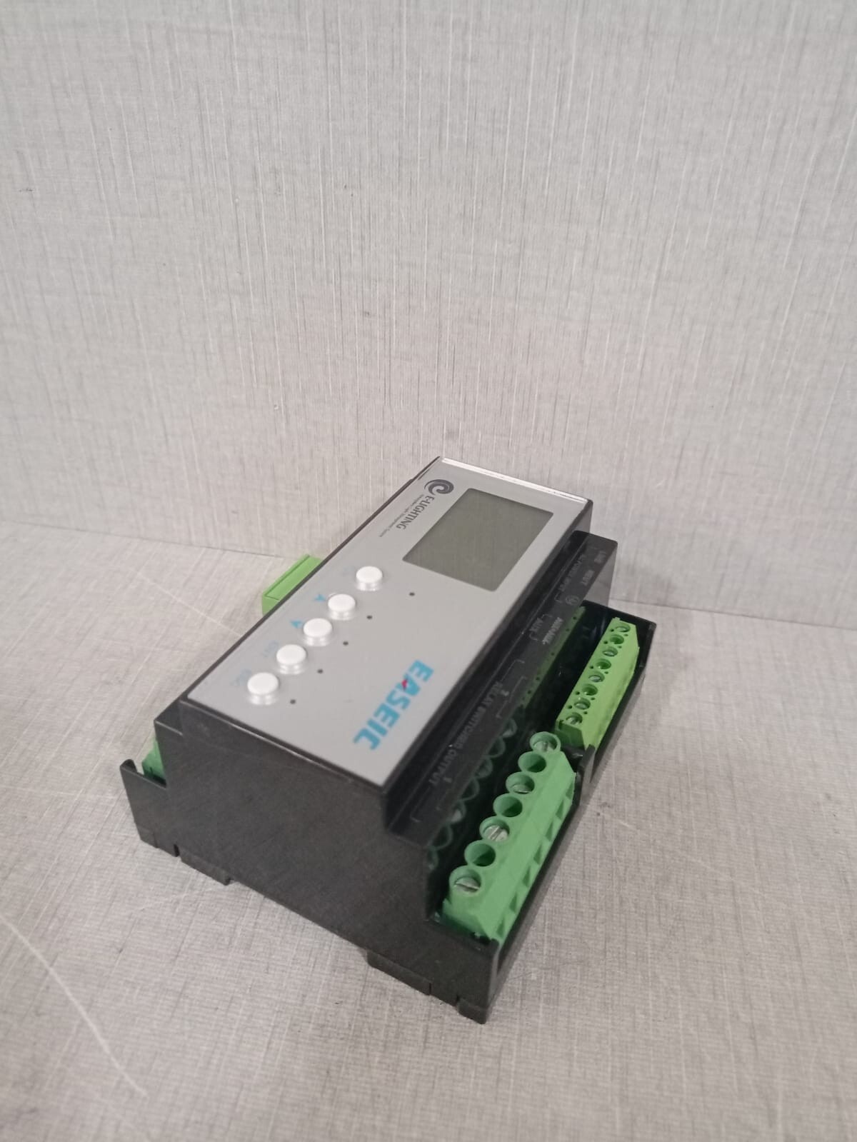 EASEIC E-LIGHTING 550820 (SLAVE) EASEIC E-LIGHTING DRC820F 8 Channel Relay Switched Output Unit 550820 (SLAVE) 8