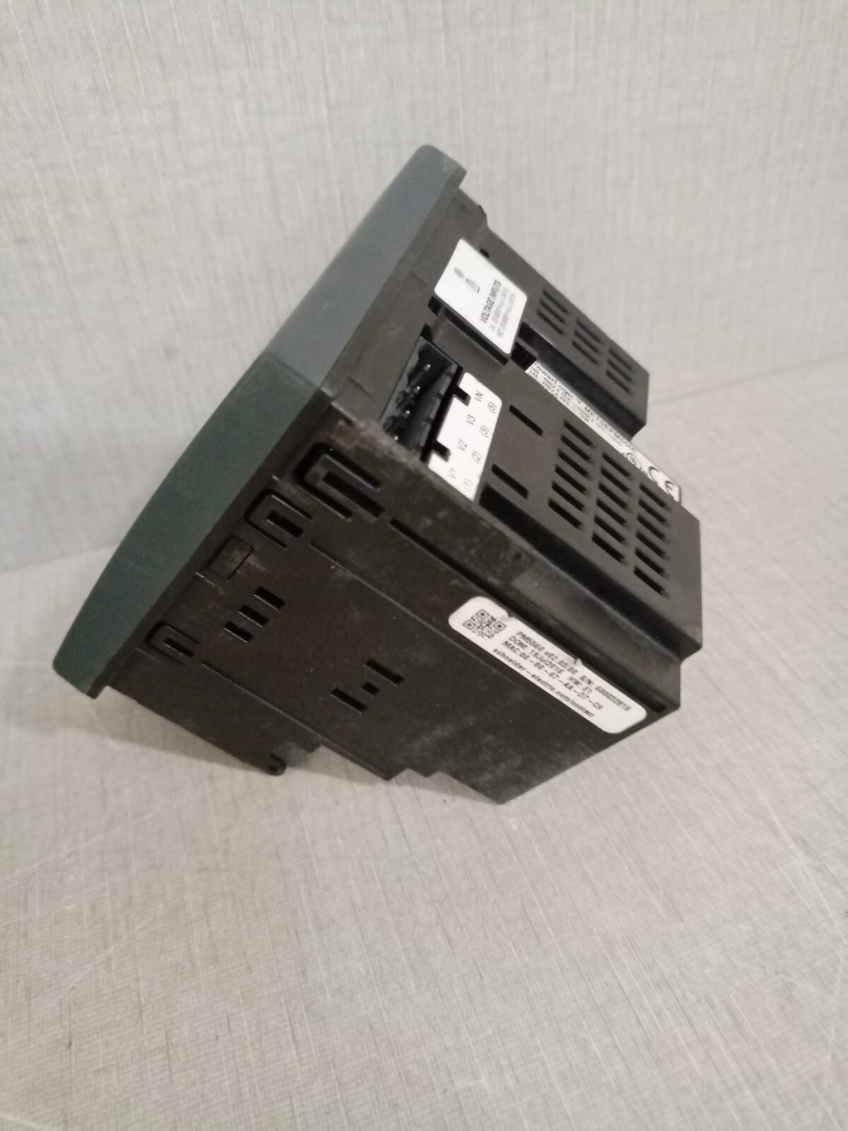 Schneider Electric METSEPM5560 Schneider Electric PM5500 Power Logic METSEPM5560 (Screen Scratched) 6