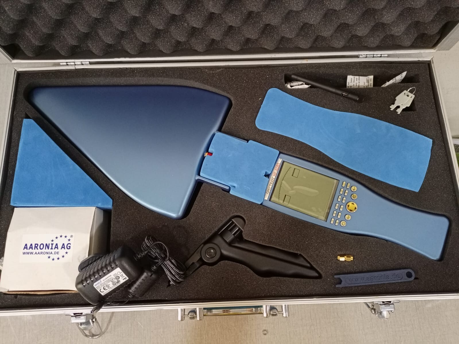 AARONIA AG HF-6085 AARONIA AG SPECTRAN HF-6085 SPECTRUM ANALYZER - NEED A BATTERY 2