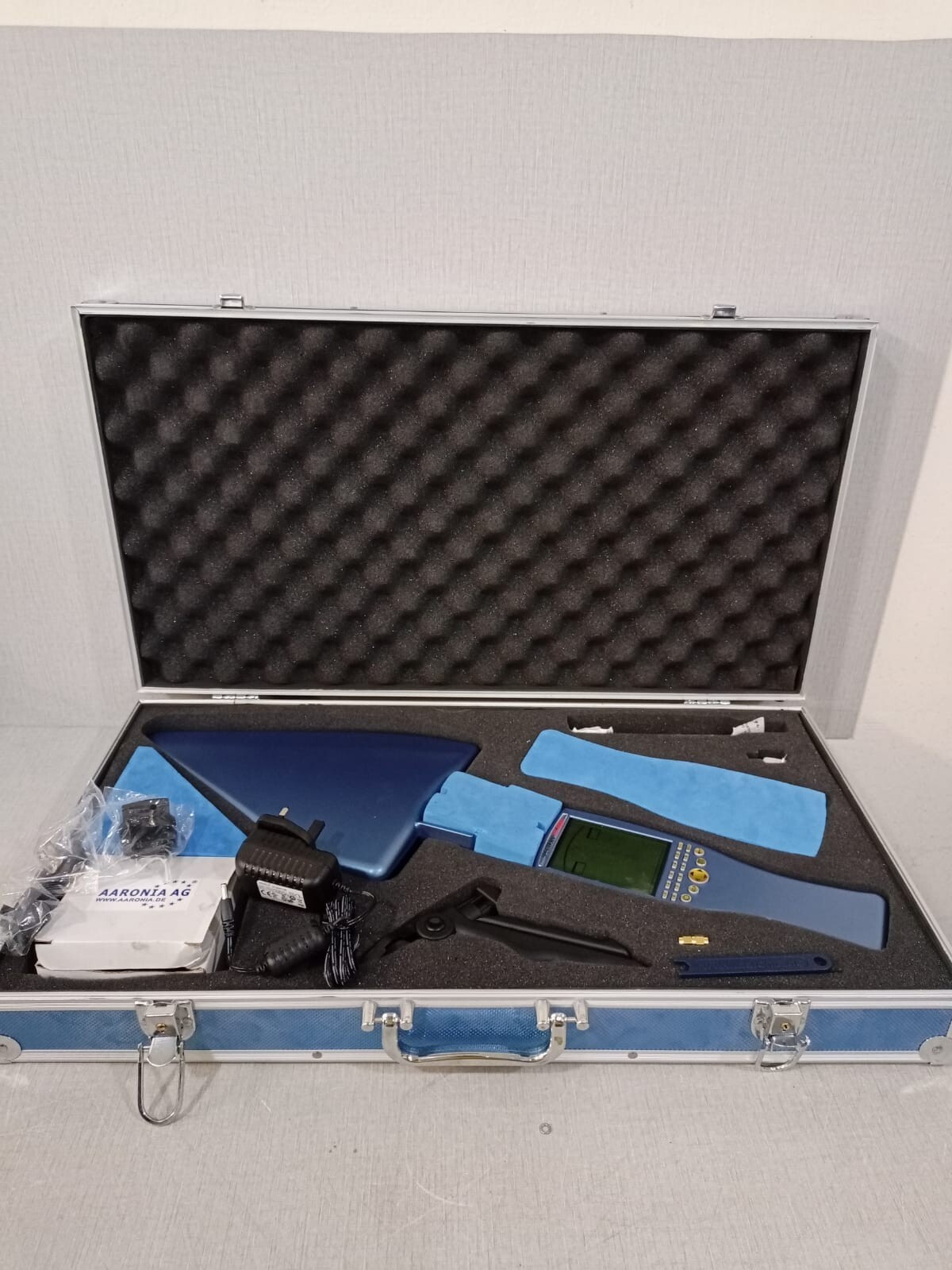 AARONIA AG SPECTRAN HF-6085 SPECTRUM ANALYZER - NEED A BATTERY