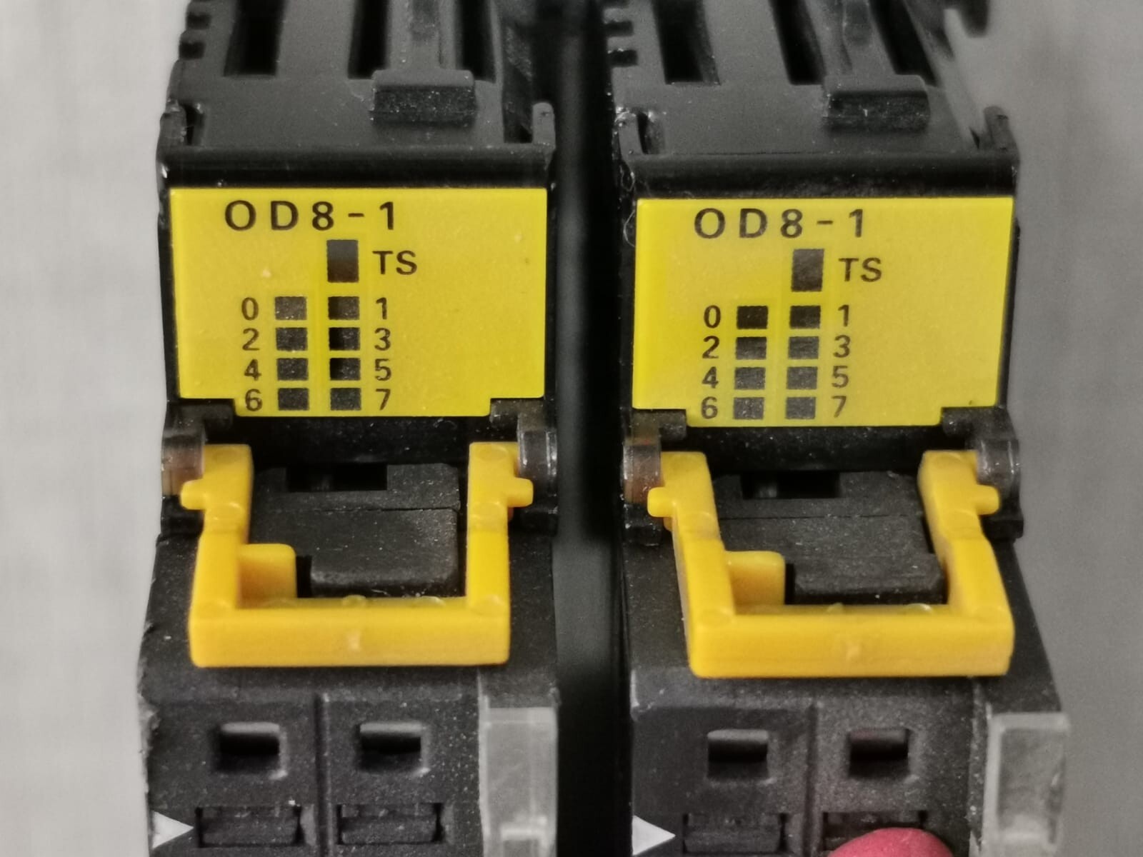 Omron GRT1-OD8-1 per Lot -Omron PLC module GRT1-OD8-1 Digital Output Unit 24VDC.0.5 3