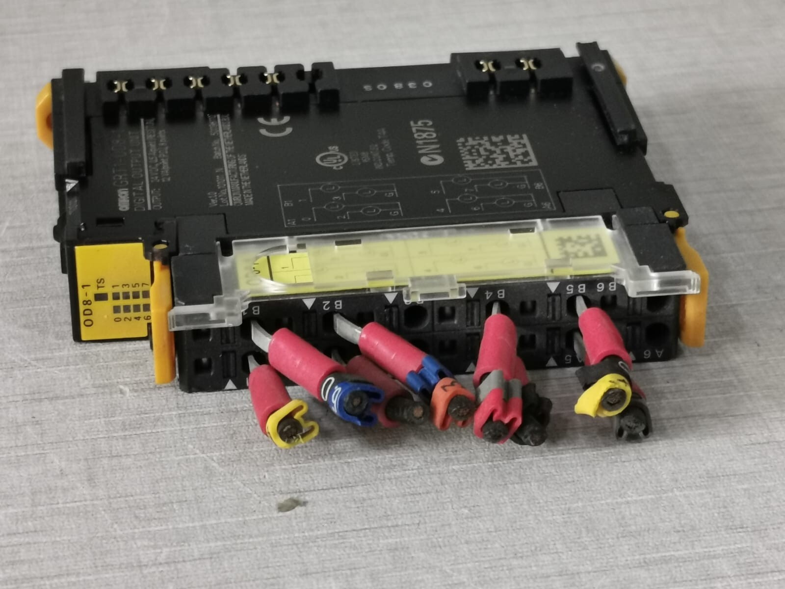 Omron GRT1-OD8-1 per Lot -Omron PLC module GRT1-OD8-1 Digital Output Unit 24VDC.0.5 5