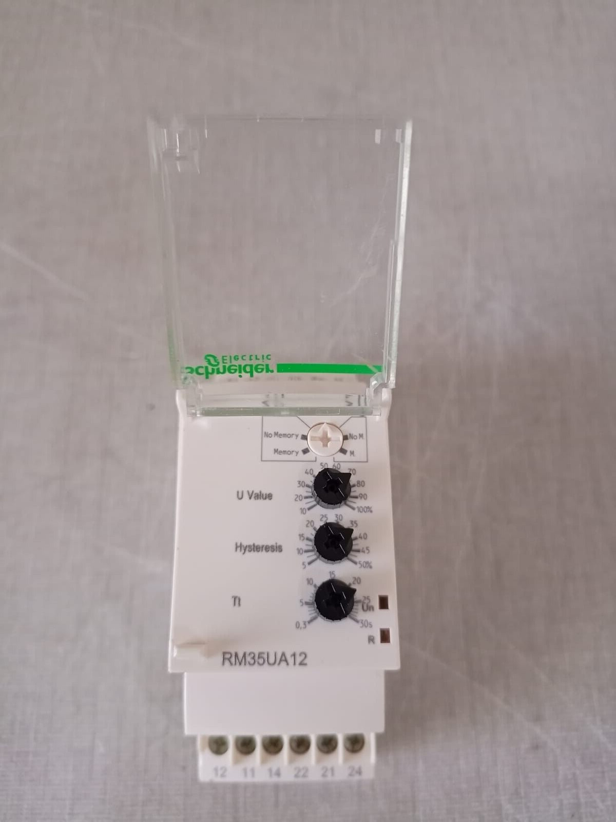 Schneider Electric RM35UA12 Schneider Electric RM35UA12 / RM35UA12MW Voltage Control Relay 2