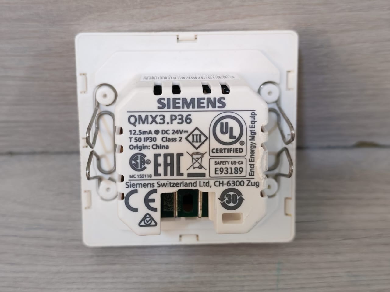 Siemens QMX3.P36 Siemens QMX3.P36 Room sensor and unit for KNX PL-Link 5