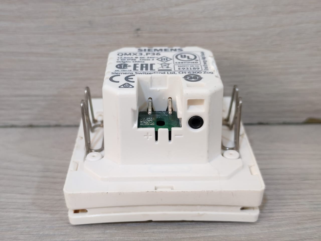 Siemens QMX3.P36 Siemens QMX3.P36 Room sensor and unit for KNX PL-Link 6