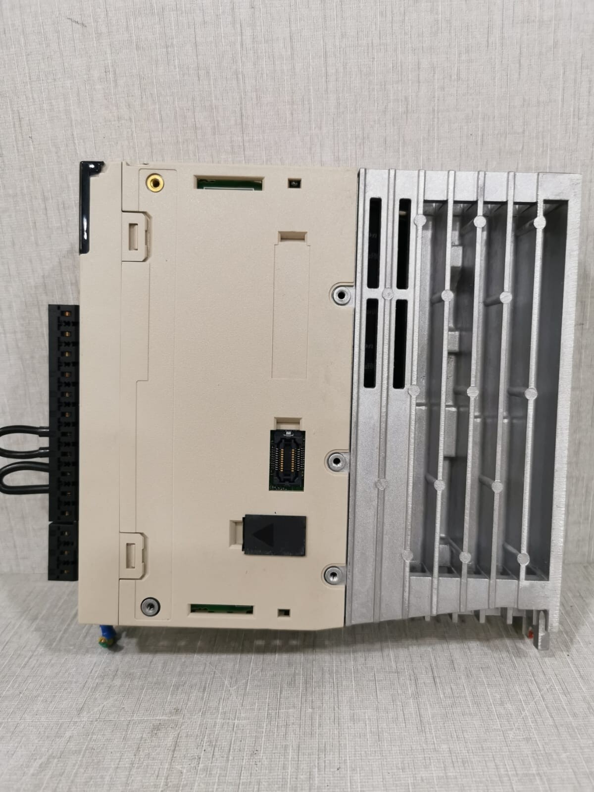 Yaskawa SGD7S-2R8A00A002 Yaskawa ServoPack Drive SGD7S-2R8A00A002 200V 50/60HZ 3
