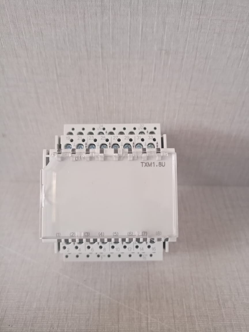 Siemens TXM1.8U Siemens TXM1.8U I/O Module- WITH OLD STOCK BOX 2