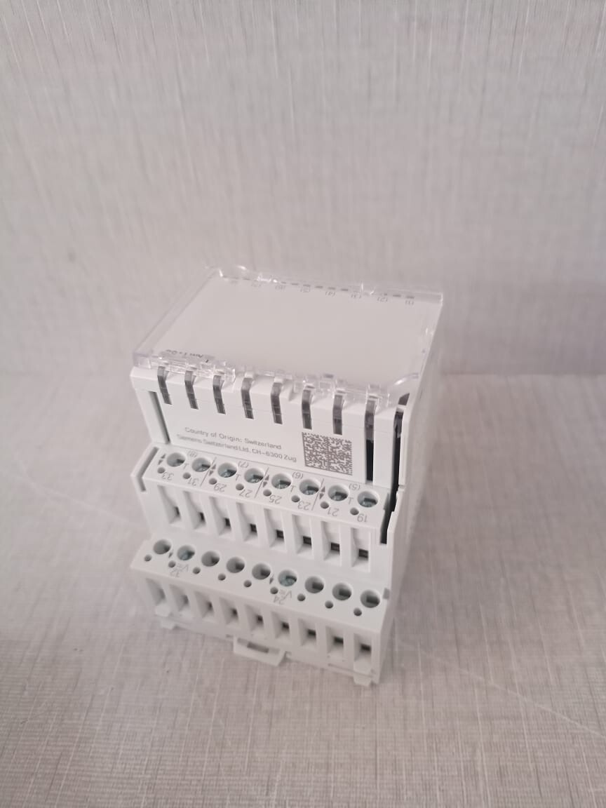 Siemens TXM1.8U Siemens TXM1.8U I/O Module- WITH OLD STOCK BOX 3