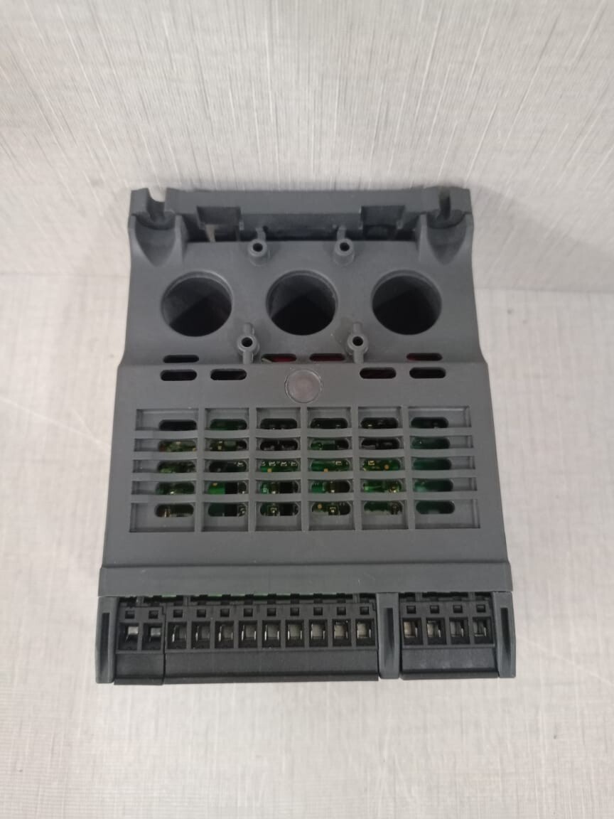 Schneider Electric LTMR08MBD Schneider Electric LTMR08MBD Motor Management Controller 2