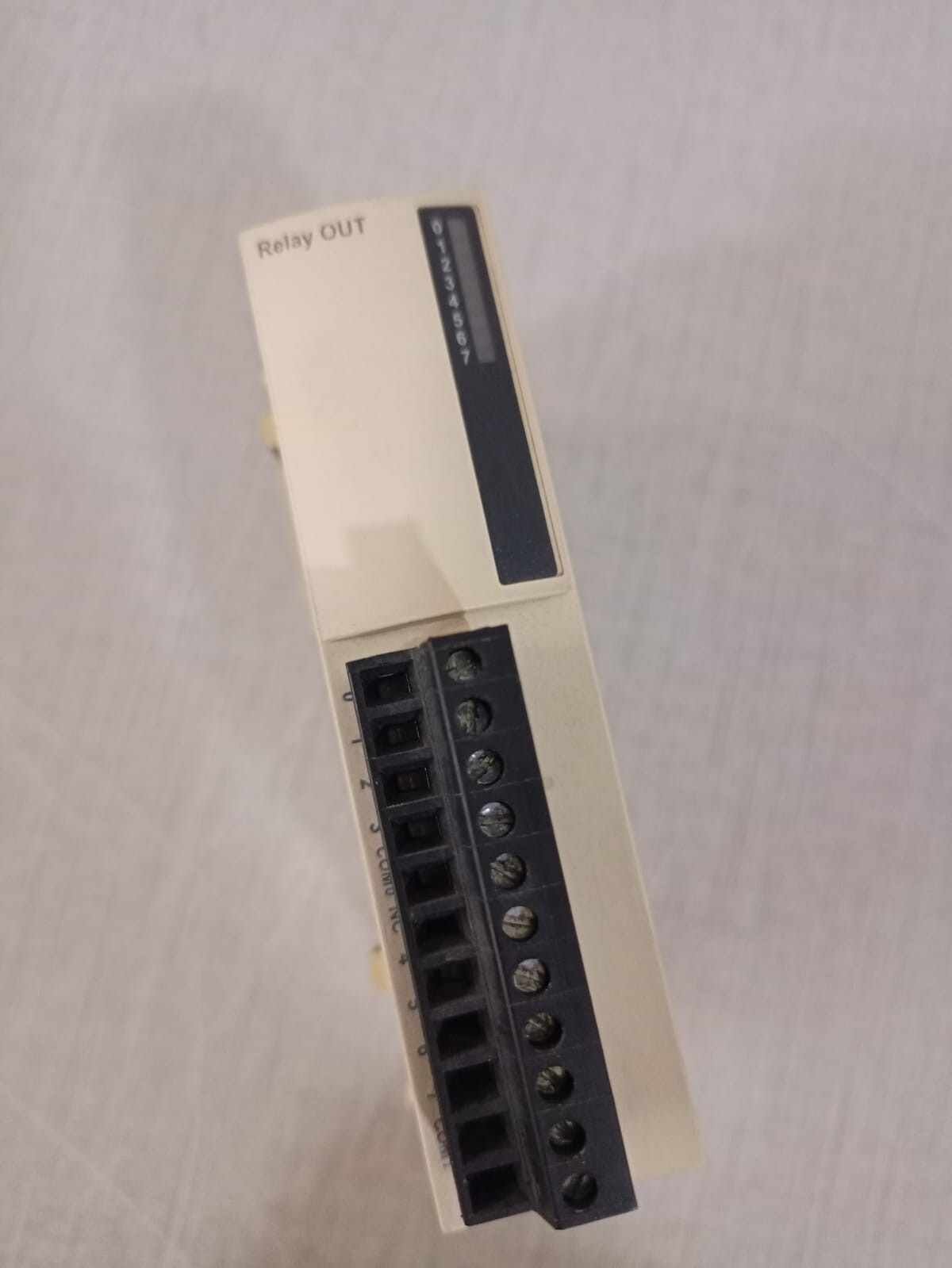 Schneider Electric TWDDRA8RT Schneider Electric Twido TWDDRA8RT Relay Output Expansion Module 4