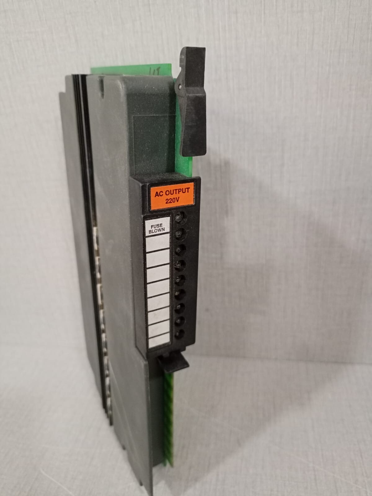 Allen-Bradley 1771-OM 1771-OM | Allen Bradley | Digital Output Module, 8 Point, Ser A 4