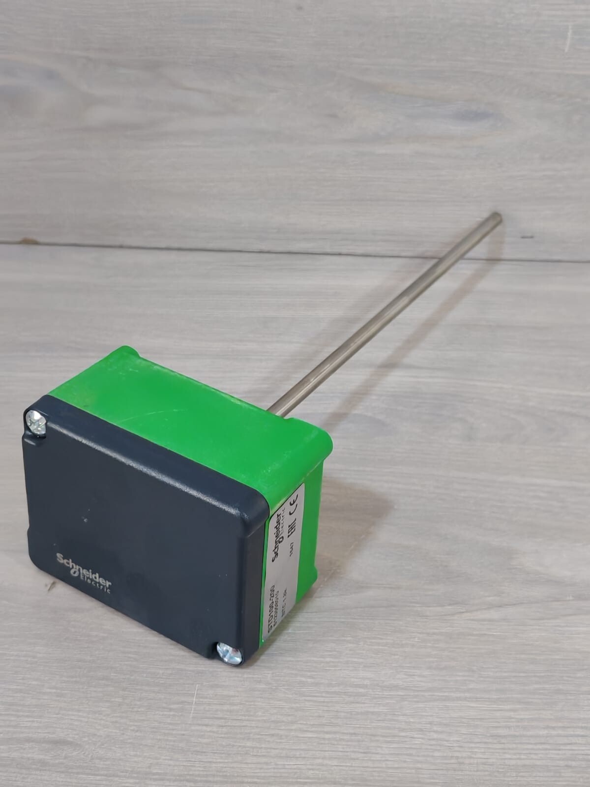 Schneider Electric STD100-200 Schneider Electric STD100-200 5123008010 DUCT TEMPERATURE SENSOR 5