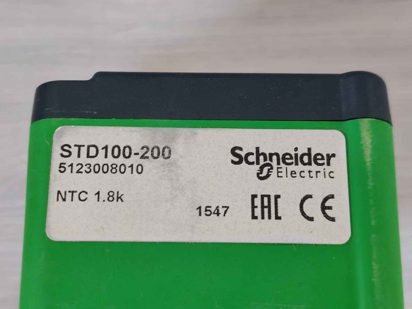 Schneider Electric STD100-200 Schneider Electric STD100-200 5123008010 DUCT TEMPERATURE SENSOR 8