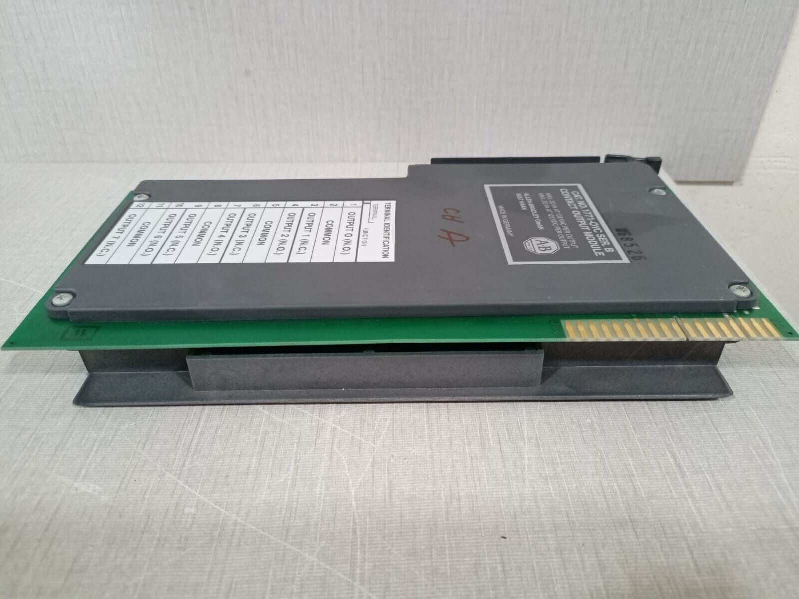 Allen-Bradley 1771-OYC Allen Bradley 1771-OYC Contact Output Module Ser B 4