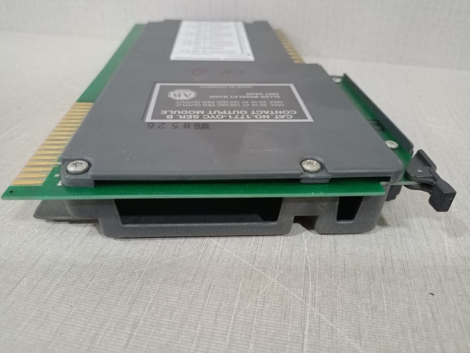 Allen-Bradley 1771-OYC Allen Bradley 1771-OYC Contact Output Module Ser B 6