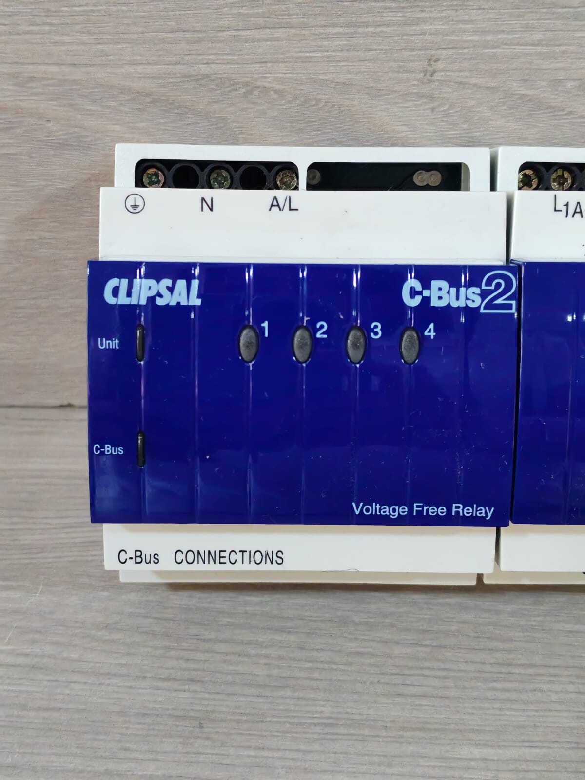 Clipsal L5504RVF20P CLIPSAL C-BUS2 L5504RVF20P 4CHANNEL VOLTAGE FREE RELAY MFG-2004 3