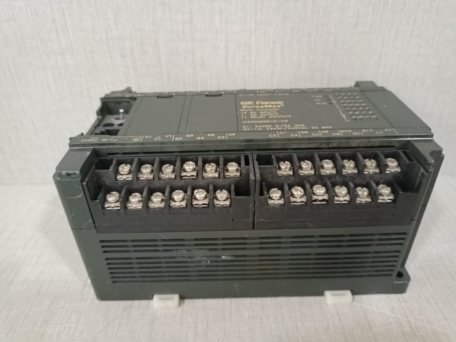 GE Fanuc IC200UDR010-CH GE Fanuc Versamax IC200UDR010-CH Micro Controller 24VDC/240VAC Module 4