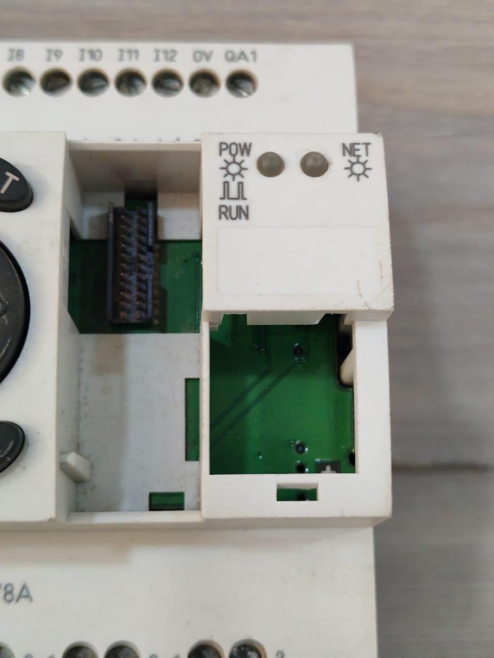 Moeller 820-DC-RC Moeller Easy 820-DC-RC Control Relay 24V- Missing Top Cover 3