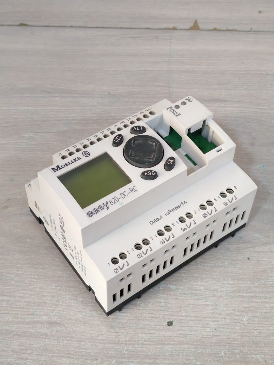Moeller 820-DC-RC Moeller Easy 820-DC-RC Control Relay 24V- Missing Top Cover 4