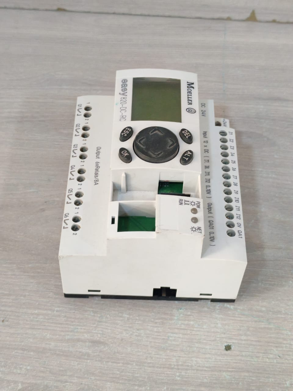 Moeller 820-DC-RC Moeller Easy 820-DC-RC Control Relay 24V- Missing Top Cover 9