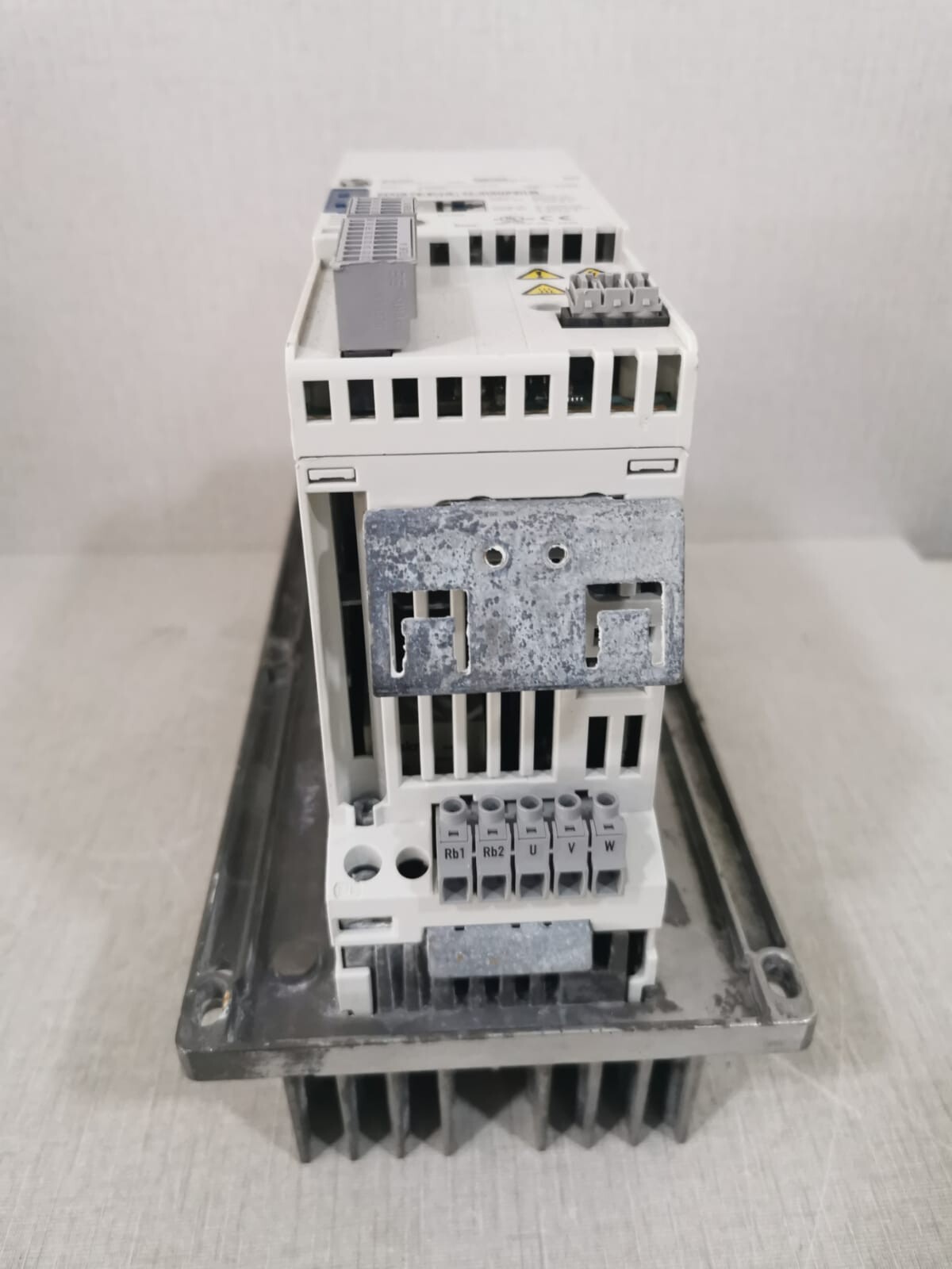 Lenze 8400 / E84AVSCD2224SX0 Lenze 8400 Stateline C E84AVSCD2224SX0 2.2kW 3