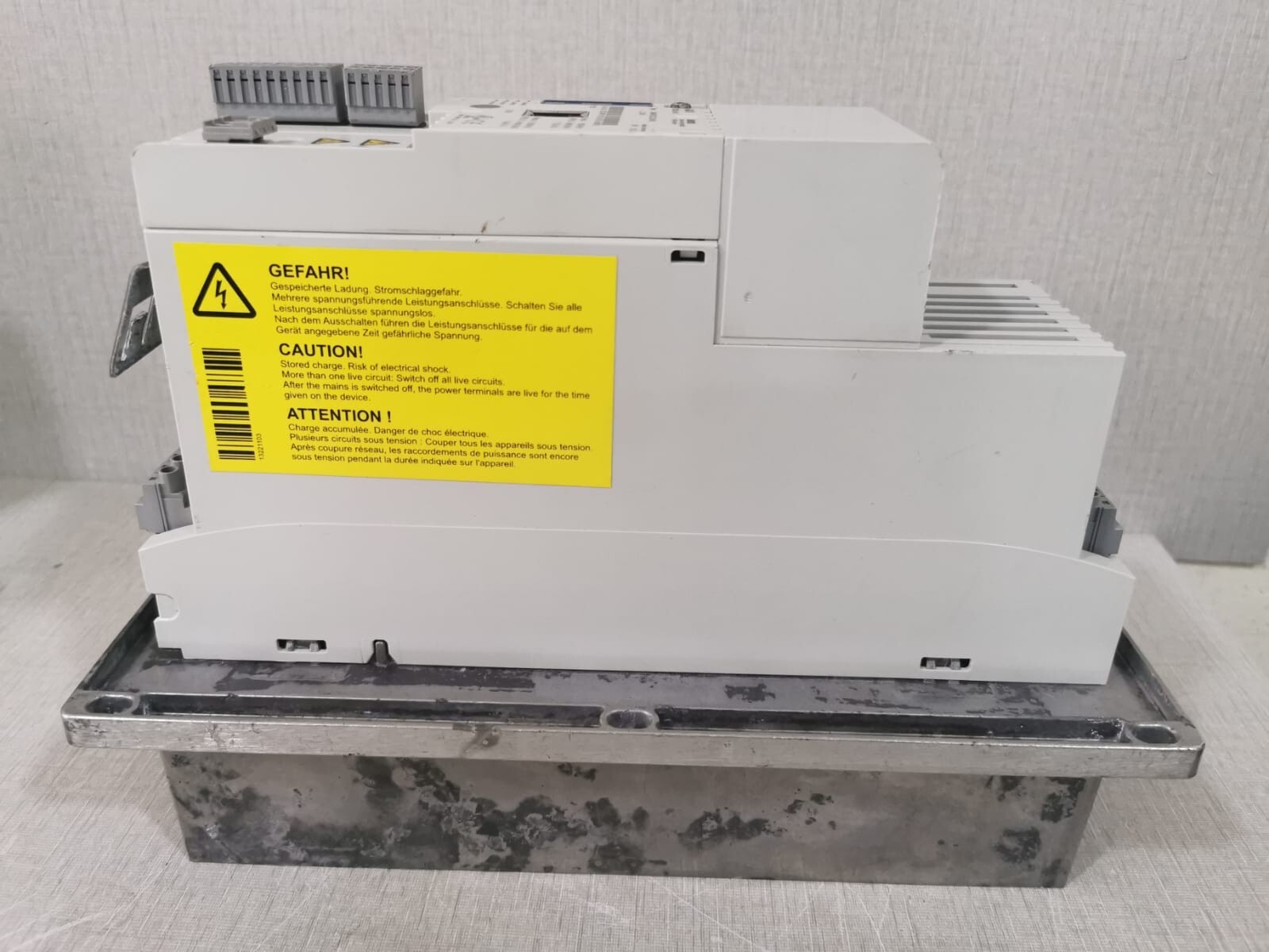 Lenze 8400 / E84AVSCD2224SX0 Lenze 8400 Stateline C E84AVSCD2224SX0 2.2kW 5