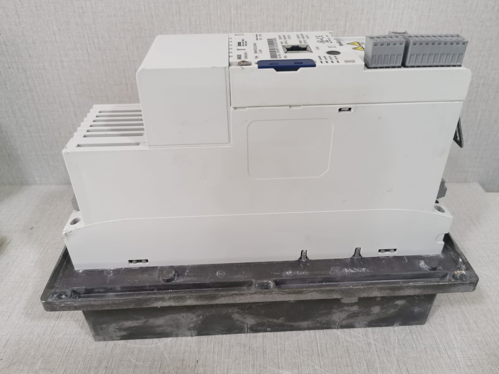 Lenze 8400 / E84AVSCD2224SX0 Lenze 8400 Stateline C E84AVSCD2224SX0 2.2kW 6