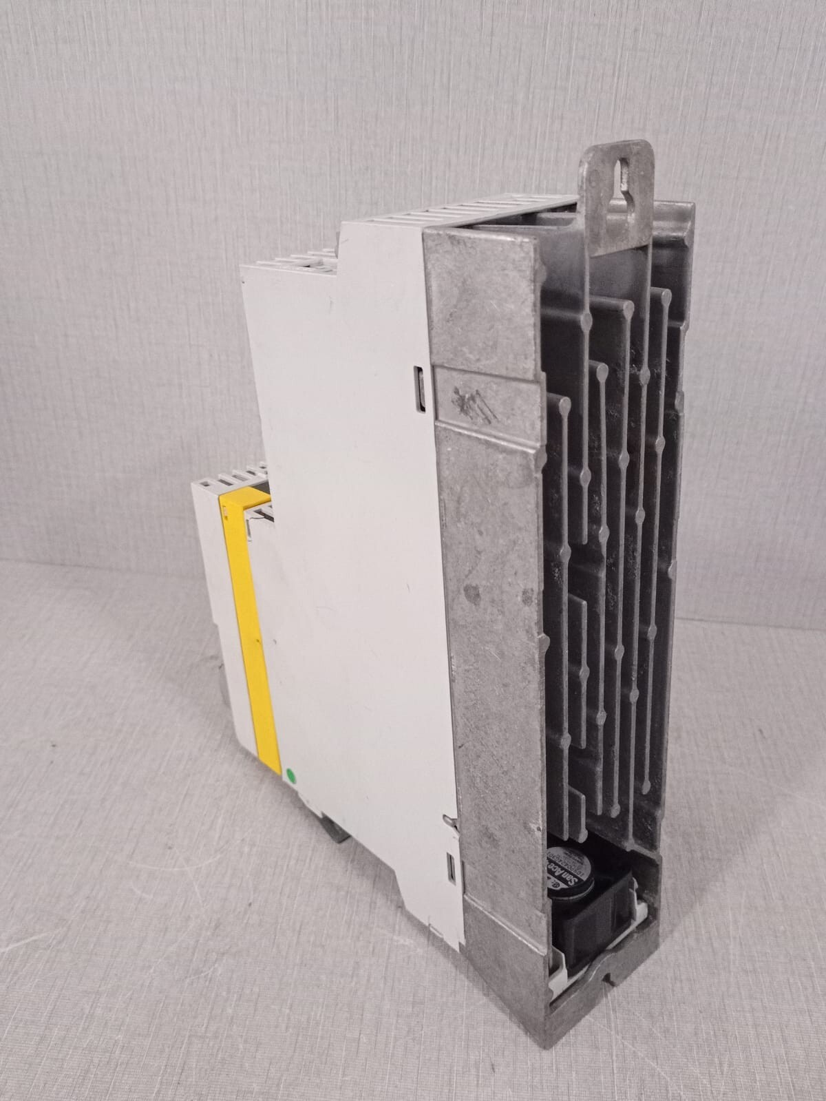 LENZE E84AVSCE3024SBS LENZE STATELINE C E84AVSCE3024SBS 3.0 kW SW 13.02 50/60Hz 400/500V 4