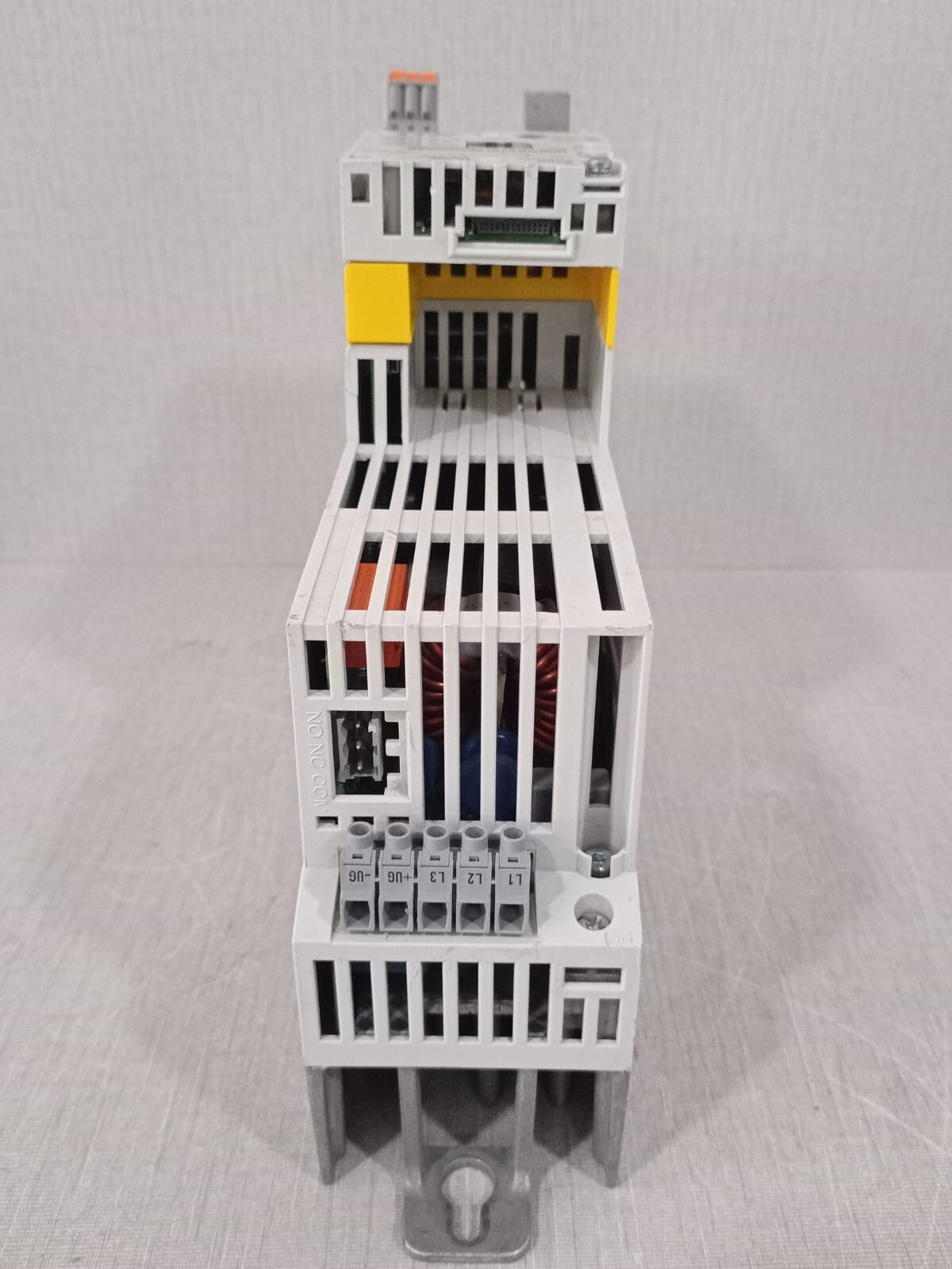 LENZE E84AVSCE3024SBS LENZE STATELINE C E84AVSCE3024SBS 3.0 kW SW 13.02 50/60Hz 400/500V 6