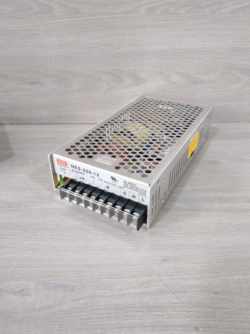 MEAN WELL NES-200-12 MEAN WELL NES-200-12 12V 17A 100-120VAC/4.5A POWER SUPPLY 4