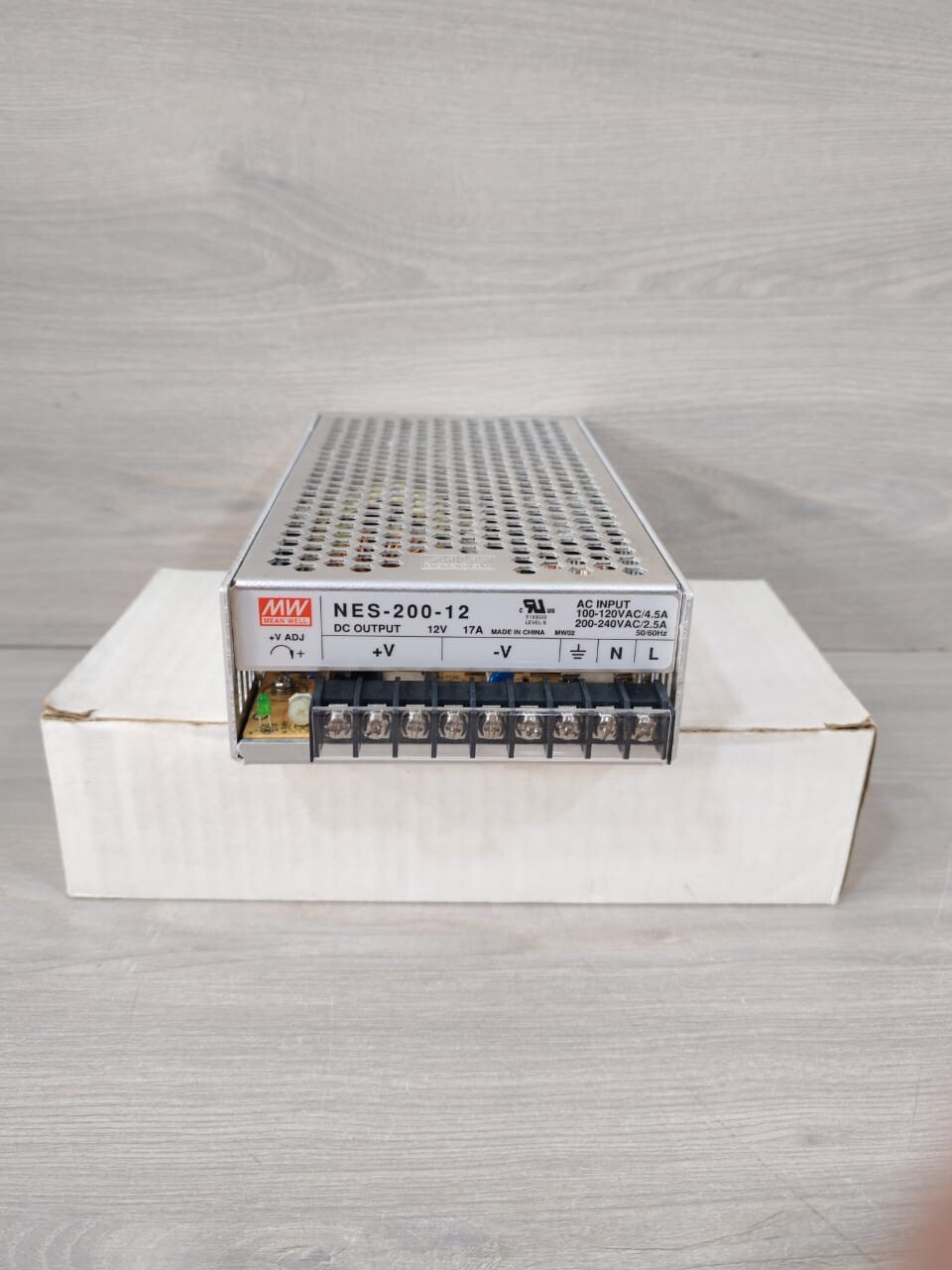 MEAN WELL NES-200-12 12V 17A 100-120VAC/4.5A POWER SUPPLY