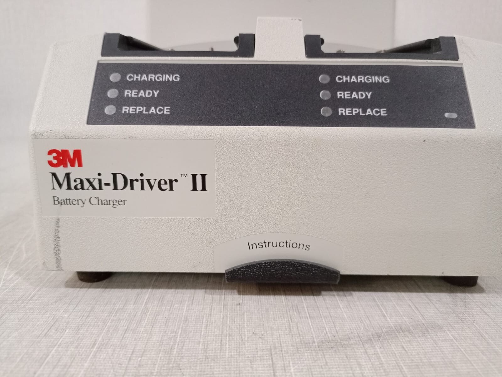 3M 75B 3M Maxi-Driver II Battery Charger, Type 75B Four Bay Charger / 120 Volts AC 2