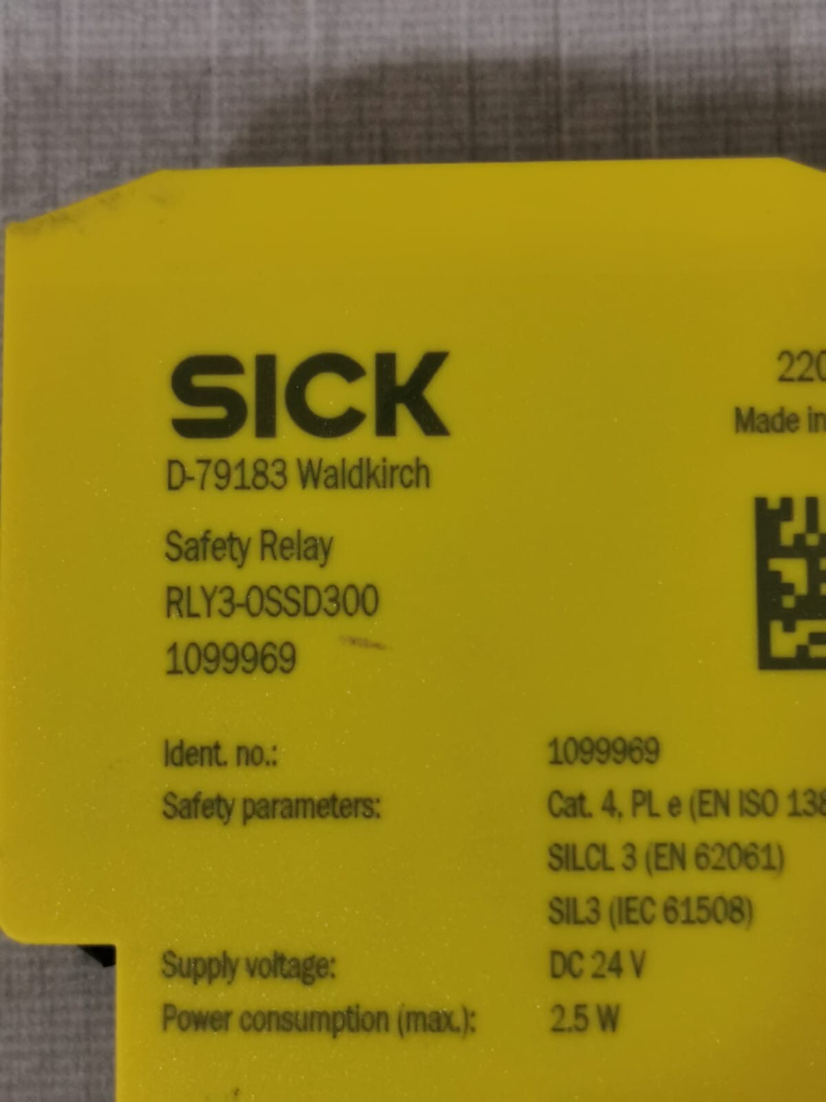 SICK RLY3-0SSD300/1099969 SICK RLY3-0SSD300/1099969 Safety Relay 3