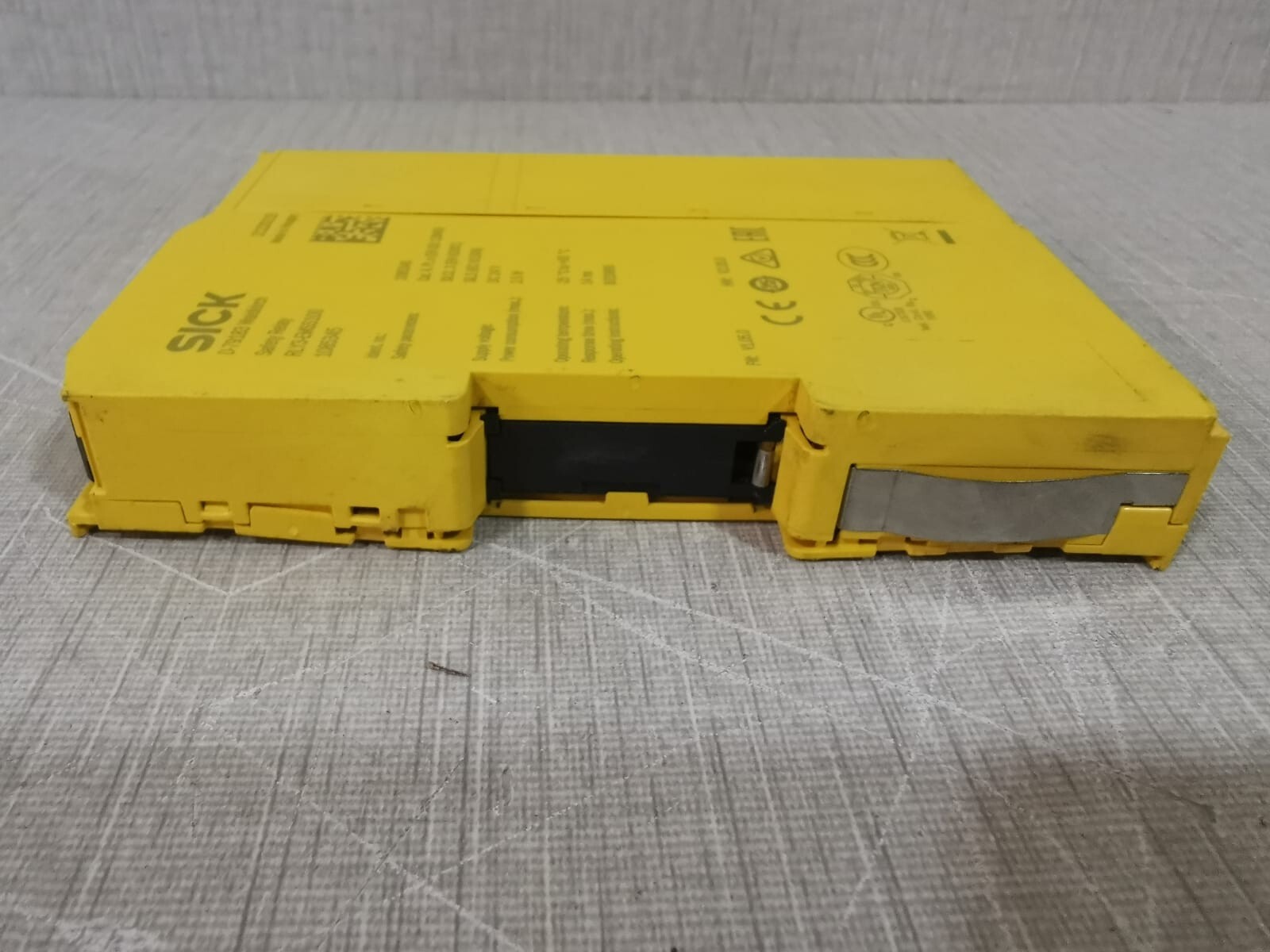 SICK RLY3-EMSS100 1085345 SICK RLY3-EMSS100 1085345 Safety Relay 5