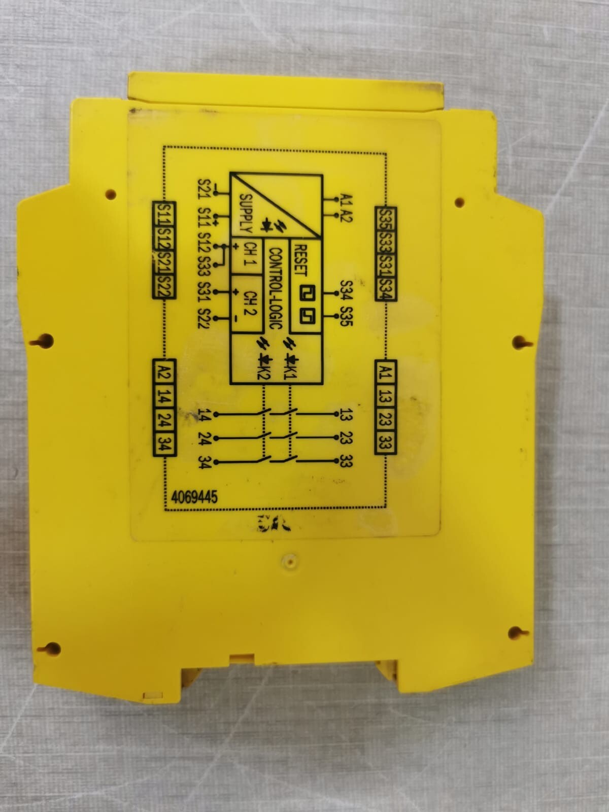 SICK UE48-30S3D2 SICK UE48-30S3D2 6025097 Safety Relay 4