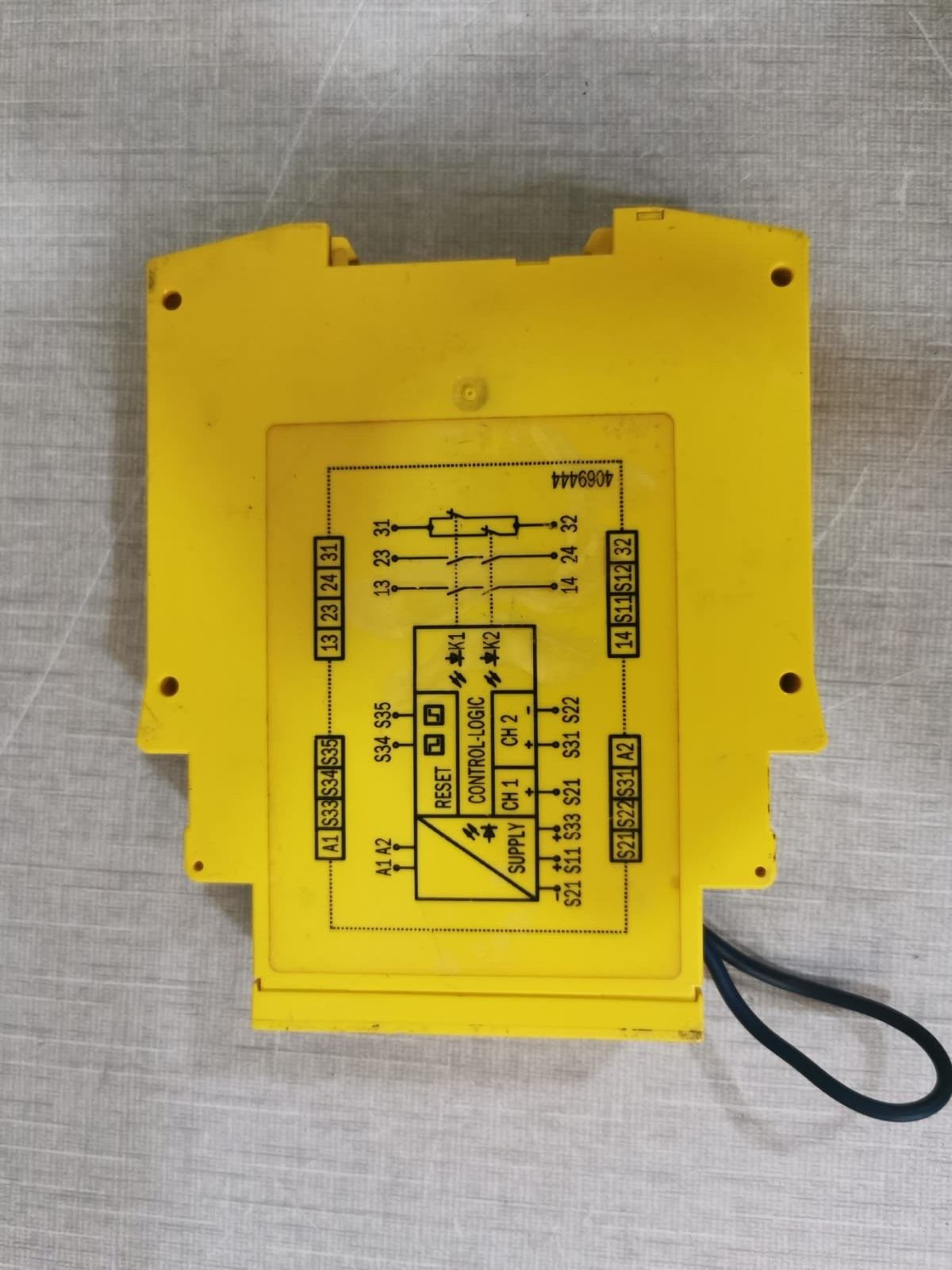 SICK UE48-20S2D2 SICK UE48-20S2D2 6024915 Safety Relay 4