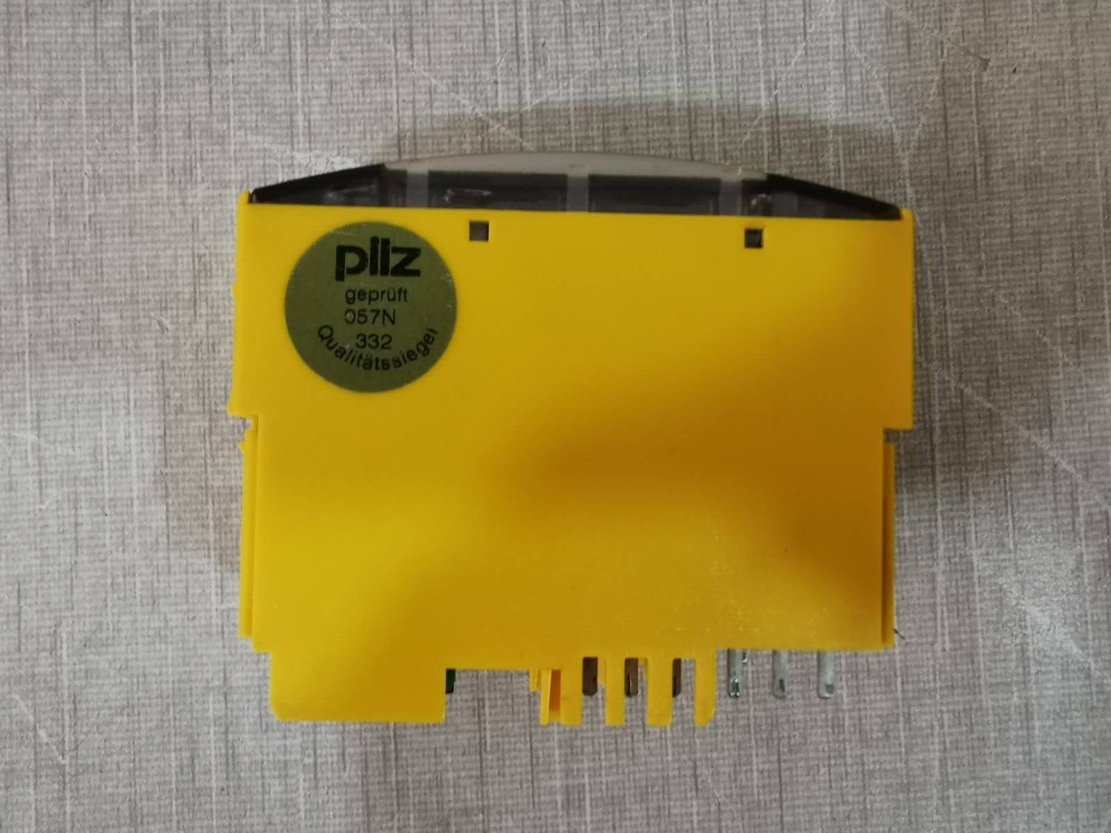 Pilz LOT2-PCS-PILZ-PSSU-E-F-2DOR-8 Pilz PSSu E F 2DOR 8 / 312225 Safety Module 3