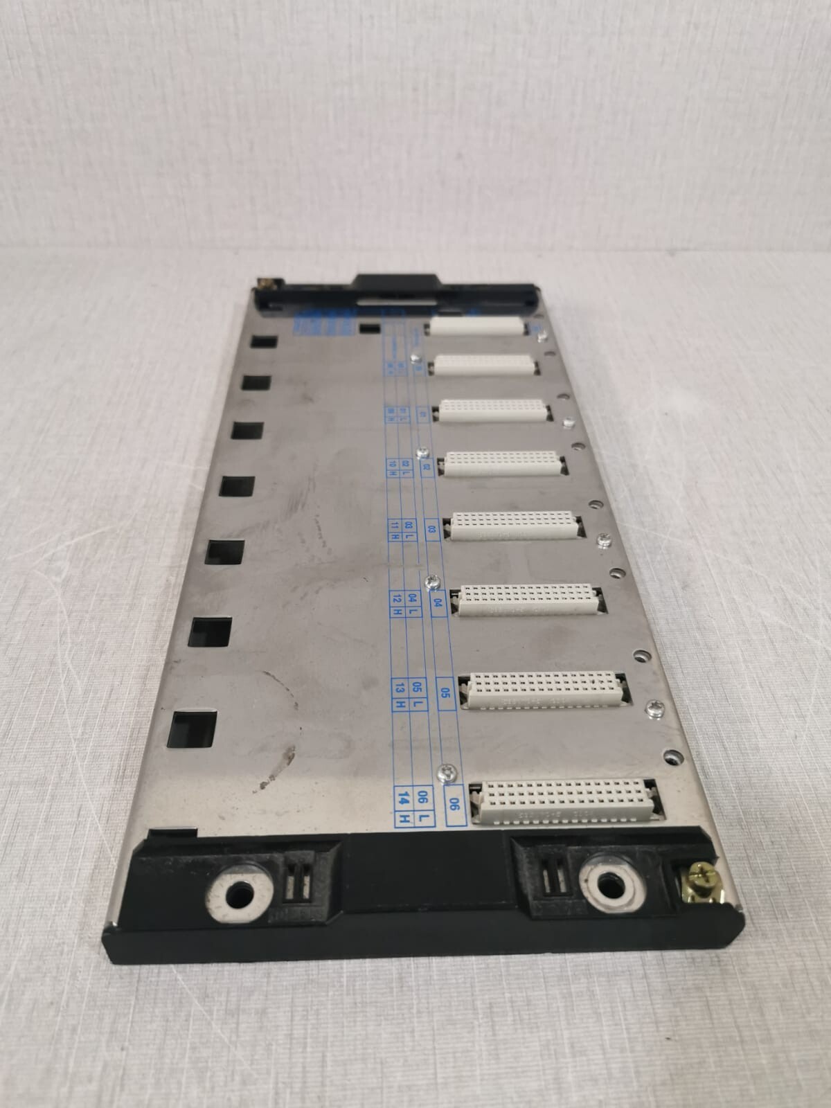 Schneider Electric TSXRKY8 Schneider Automation TSX Premium TSXRKY8 / 8 Slot Chassis 5